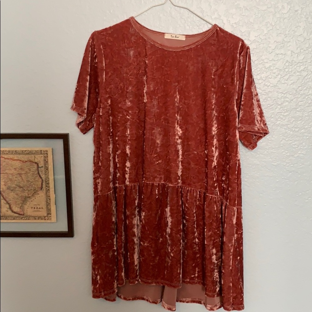 Tres bien crushed velvet peplum top large
